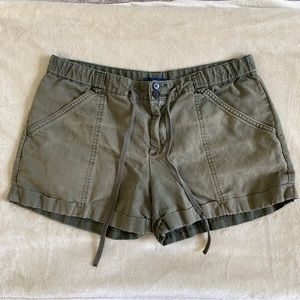 GAP army green shorts